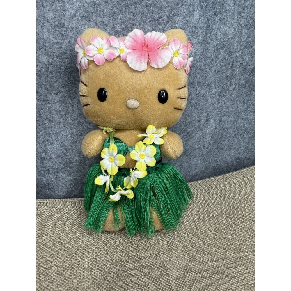 Hello Kitty Sanrio Aloha Plush Suntan Hawaii Hula2001 Yellow Lei Green Top Grass